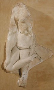 女性の体、チュニジア（漆喰）を描いたレリーフ 作： Roman