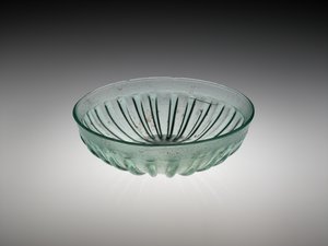 リブ付きガラスボウル、AD 100-200（モールドブロー＆カットガラス） 作： Roman