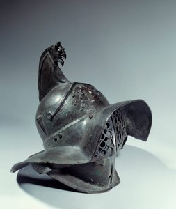 ローマ時代のアンティーク。戦闘時に使用する「グラディエーター・ヘルメット」。ポンペイを探すパリ、ルーヴル美術館（Musee Du Louvre 作： Roman