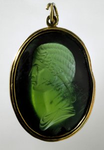 ローマのアート。"ネロンに暗殺されたゲルマニカス将軍の娘、若き日のアグリッピナ（AD15～59年）（Agrippina minor）。カミー。ローマ、Musei Capitolini