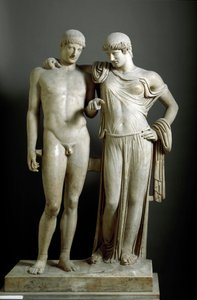 ローマの芸術"Oreste et Electre" - ポッツォーリ（Pozzuoli）の大理石彫刻 紀元1世紀、Dim.160 cm - Museo Archeologico Nazionale, Naples - ローマ時代の文明。エレクトラとオレステス」-大理石彫刻 (高さ160 cm) 作： Roman