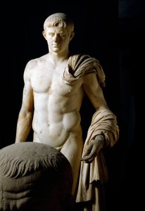 ローマ美術：フォルミア地方の皇帝クロード1世（ティベリウス・クラウディウス・ドルスス）の像（紀元前10年〜紀元54年）。ナポリ国立考古学博物館蔵 作： Roman