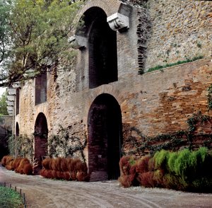 ローマ美術：ドムス・アウレア（ドリーハウス）の外観：ネロンが建設した古代ローマの皇帝の宮殿。イタリア・ローマ 作： Roman