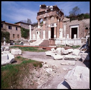 ローマ美術：議事堂（カピトリウム）の眺め、紀元73年、イタリア・ブレシア 作： Roman