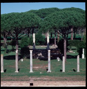 ローマ美術：オスティアの考古学的遺跡、ケレース神殿の遺跡の様子 作： Roman