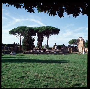 ローマ美術：ローマ神殿とアウグストゥス神殿の遺跡、オスティアの考古学的遺跡の風景 作： Roman