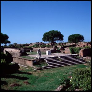 ローマ美術：ヘラクレス神殿の遺跡の様子 作： Roman