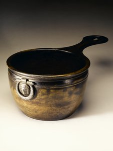 ウィグタウンシャー州のダウアルトン湖クランノグにある錫入りのスキレット（ブロンズと錫