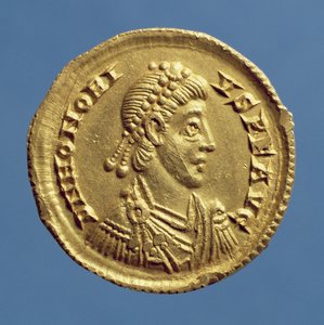 Honorius（393-432）のSolidus（表側）は、カーテンを付け、ダイアデムを身に着けています。碑文：DN HONORIVS PF AVG（ゴールド）