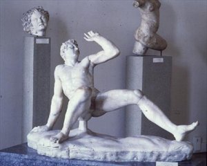 倒れているガリア人の像、紀元前3世紀ペルガモン学校のオリジナルのコピー（大理石 作： Roman