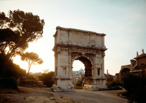 81年に建設された「ティトゥスのアーチ」（撮影 作： Roman