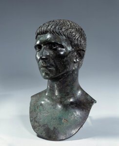 不明な画像 作： Roman
