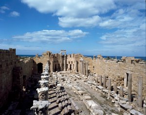 司法裁判所として建設されたバシリカの眺め（3世紀 作： Roman