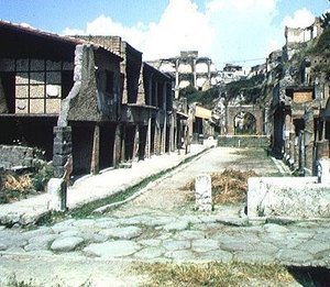 Decumanus Maximus（メインロード）のビュー 作： Roman
