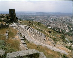 劇場の様子 作： Roman