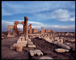 大列柱廊とモニュメンタル・アーチの眺め（紀元3世紀初頭） 写真撮影 作： Roman