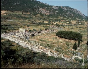 キュルテスの通りからケルススの図書館に向かう風景。 作： Roman