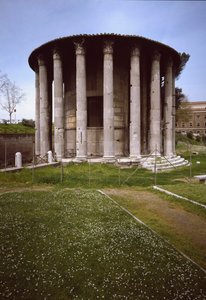 ヘラクレス・ヴィクトル（ヘラクレス・オリヴァリウス）神殿の眺め（紀元前213年）（撮影 作： Roman
