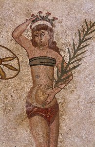 運動に励む若いローマ人たち。腎臓の周りにはふんどし、胸にはストロピウム（ブラジャーのアンセトラ）をつけている。腎臓の周りにパンを巻いている。手にしているヤシの枝は、勝利のシンボルです。3〜4世紀のローマ時代のモザイク（Vi 作： Roman