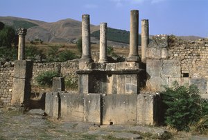 ニンファエウムの眺め、高帝国時代（紀元前27年〜395年） 作： Roman Imperial Period