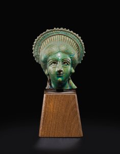 イシスの頭-アフロディーテ、西暦1世紀から2世紀（ファイアンス） 作： Roman Period Egyptian