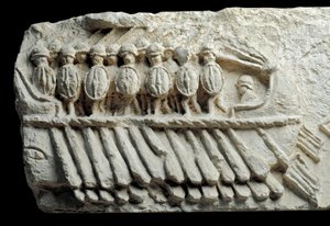 武装した兵士を運ぶビレメ（ローレリーフ 作： Roman Roman