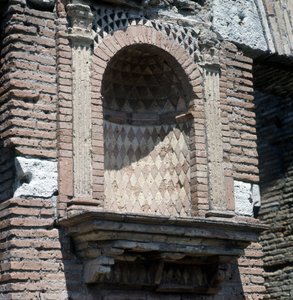 ローマ近郊のオスティア(Ostia)にあるCasa del Laraire(Lararium)。 作： Roman Roman