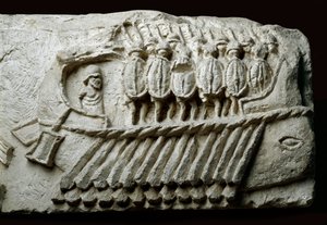 武装した兵士を乗せたローマのバイレム・ウォーシップのキャスト（岩石上のレリーフ 作： Roman Roman