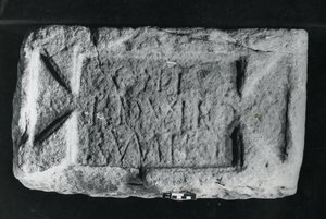 コーの世紀の石。 I Vardullorum（石） 作： Roman Roman