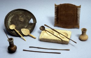化粧道具、マサダ 作： Roman Roman