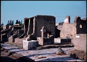 V字型カルドと下段デクマンの間の十字路、前5世紀～後1世紀 作： Roman Roman