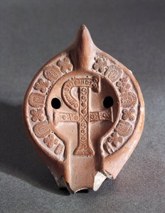 テラコッタ製の「蚩尤（しゆう）」をあしらったランプ 作： Roman Roman