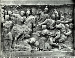 フォロ・ロマーノのコンスタンティヌスのアーチにあるトラヤヌスの大きなフリーズの詳細（大理石製 作： Roman Roman