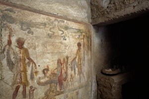 ポンペイ、カイウス・ユリウス・ポリビウスの家、台所の入り口近くに描かれたララリウムのフレスコ画（ユネスコ世界遺産リスト 作： Roman Roman