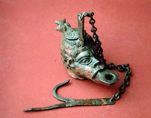 アフリカ人の頭をかたどった吊り下げ式オイルランプ（トルコ・ベルキス（現ゼウグマ））（ブロンズ 作： Roman Roman