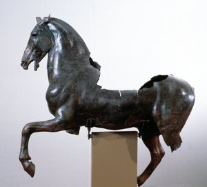馬 (紀元前4世紀のギリシャの原型をもとにしたブロンズ彫刻)