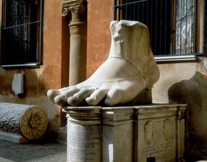 コンスタンティヌスの巨像」からの左足（大理石 作： Roman Roman
