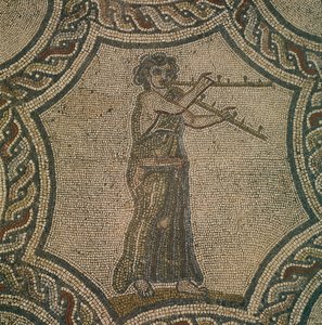 ディオニュソスの家の女性フルート奏者を描いたモザイク、ヴォルビリス、モロッコ、ローマ文明、 作： Roman Roman