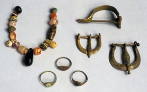 リング、バックル、フィブラー、マサダ（ミクストメディア 作： Roman Roman