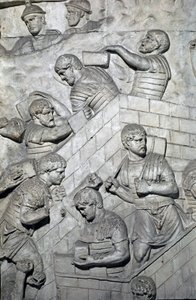 ローマのアート「トラヤヌス帝（53-117）の時代に建設されたローマのトラヤヌスの円柱（トラジャネの円柱）（Colonna Traiana）の浅浮彫りを再現した1862年の金型。トラヤヌスの円柱は