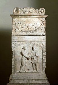 ローマ美術：結婚式の場面を飾る葬祭壇（Junctio dextrarum）-低浮彫り-ローマ、ナツィオナーレ・ロマーノ美術館-結婚の握手（Junctio dextrarum）-大理石の浮彫り、ローマ美術、夫婦の葬祭壇から-ローマ、ナツィオ美術館 作： Roman Roman