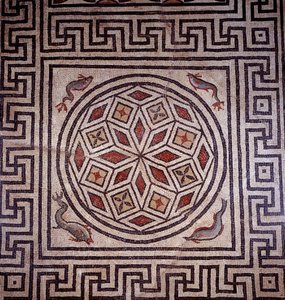 ローマ美術：イルカのモザイク装飾。ニーム、考古学博物館。 作： Roman Roman