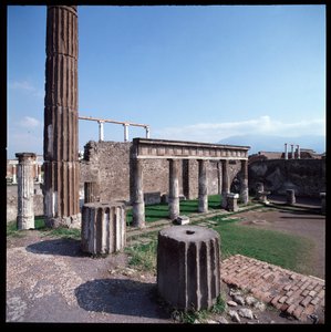 ローマ美術：ポンペイ遺跡のアポロン神殿の景観（紀元前4世紀～紀元前2世紀）イタリア（Roman art: view of the temple of Apollo, Pompeii, 4th century BC-2nd century, Italy 作： Roman Roman
