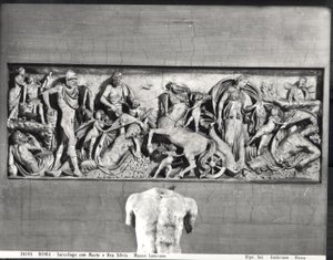 火星とレア・シルヴィアを描いた石棺（大理石）（モノクロ写真 作： Roman Roman