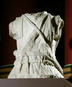 騎兵（大理石）の彫刻された胴体（371179も参照） 作： Roman Roman