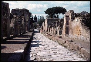 リドに向かって下る通り、紀元前5世紀～紀元1世紀 作： Roman Roman