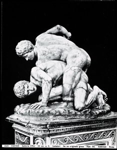 紀元前3世紀のギリシャの原画に倣った「レスラー」（大理石）（モノクロ写真）（参照：31428 作： Roman Roman