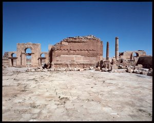 ローマ神殿の眺め 作： Roman Roman