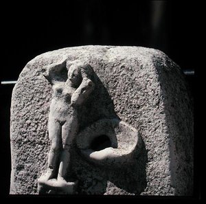 水飲み場（大理石 作： Roman Roman