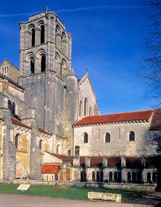 ヴェズレーのバシリカ（ブルゴーニュ地方、ヨンヌ県）、外からの眺め 作： Romanesque